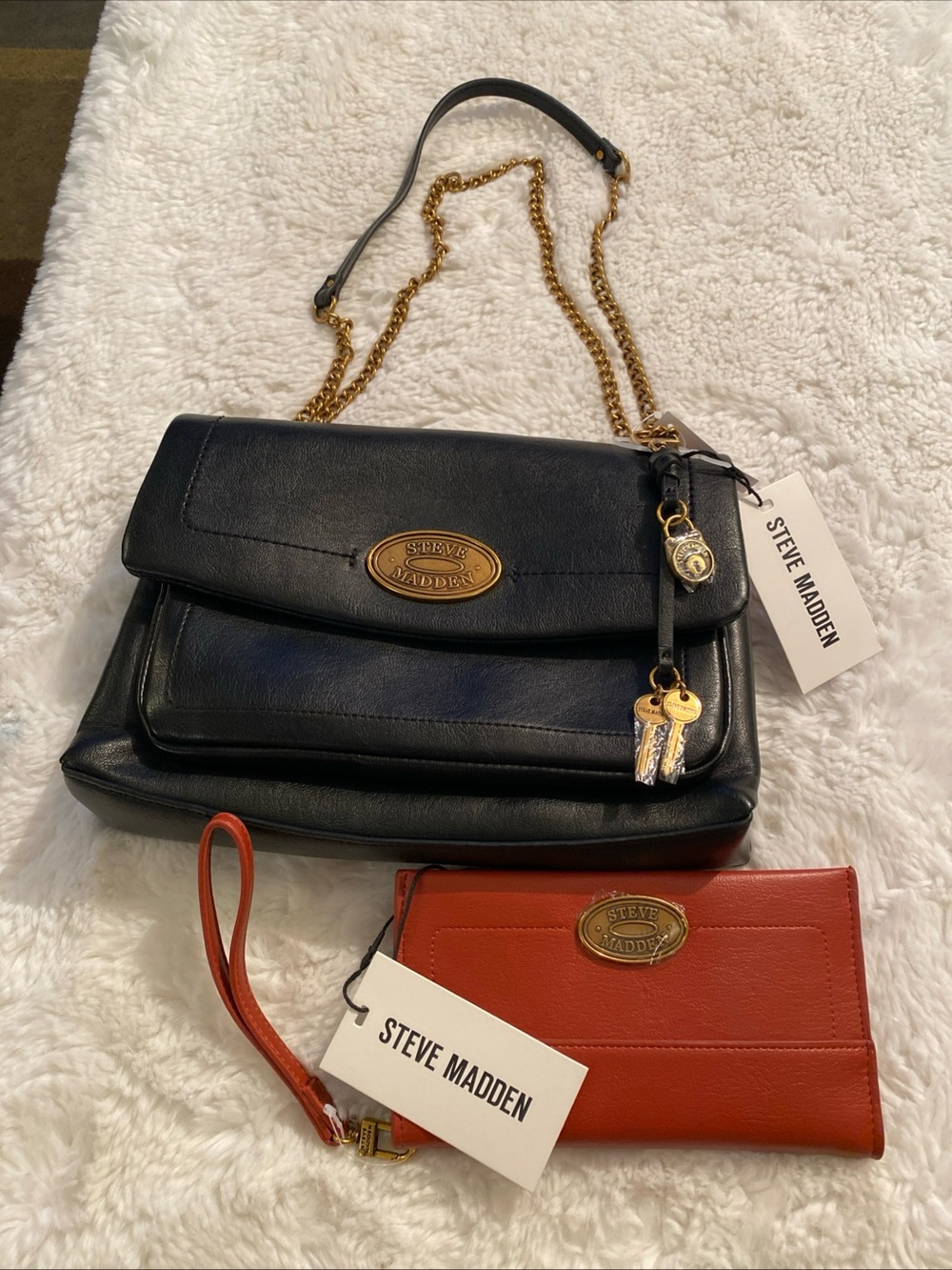 Steve Madden Black Leather Shoulder Bag with Gold Chain and Red Wrist Wallet